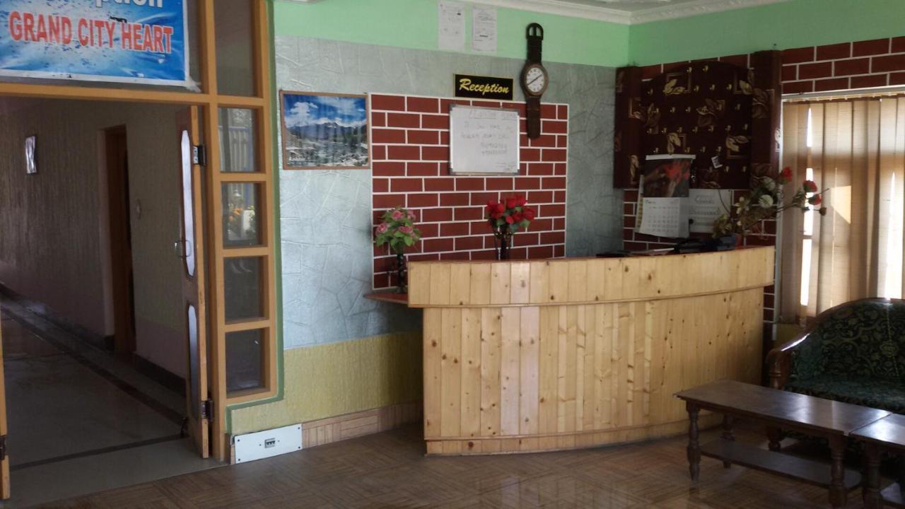 Srīnagar Hotel Grand City Heart מראה חיצוני תמונה